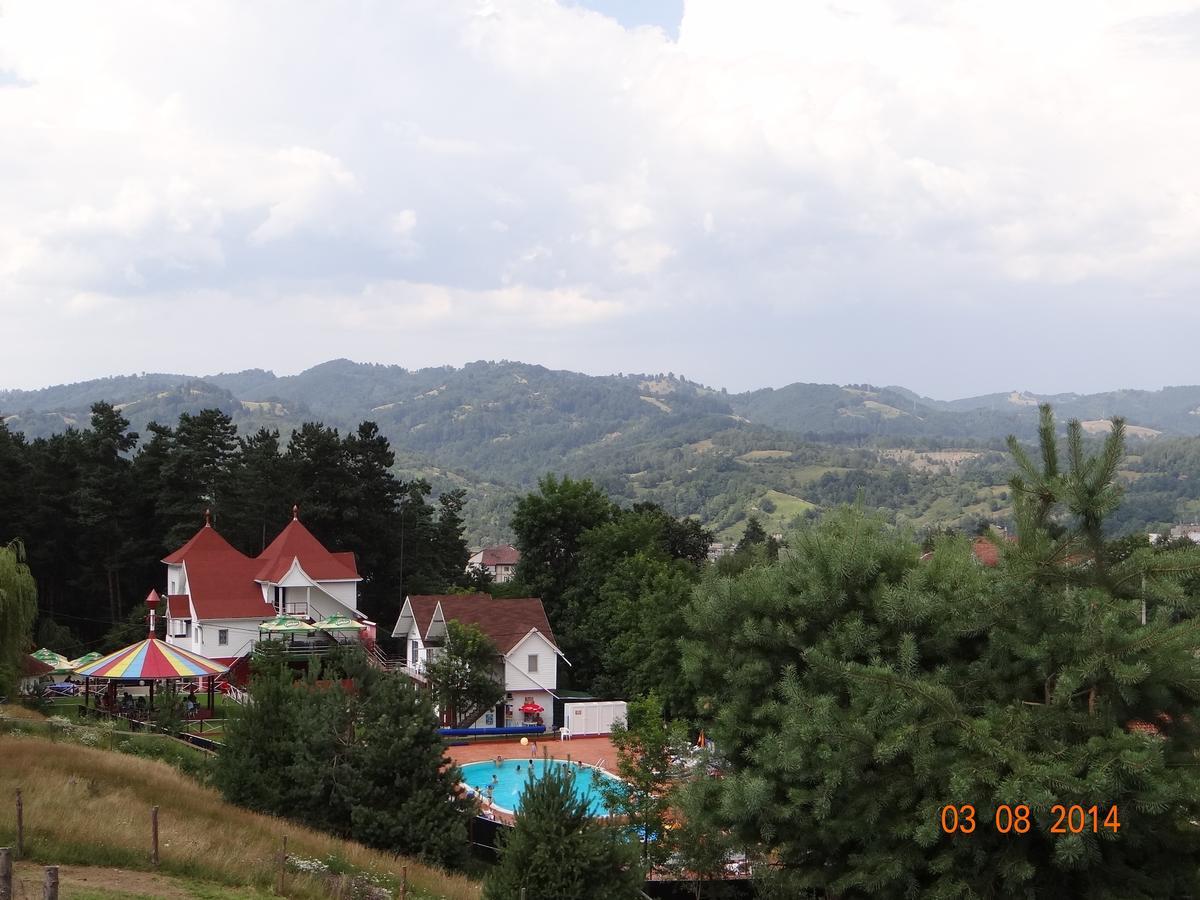 Cabana Pensiune La Brazi Vulcan  Zewnętrze zdjęcie