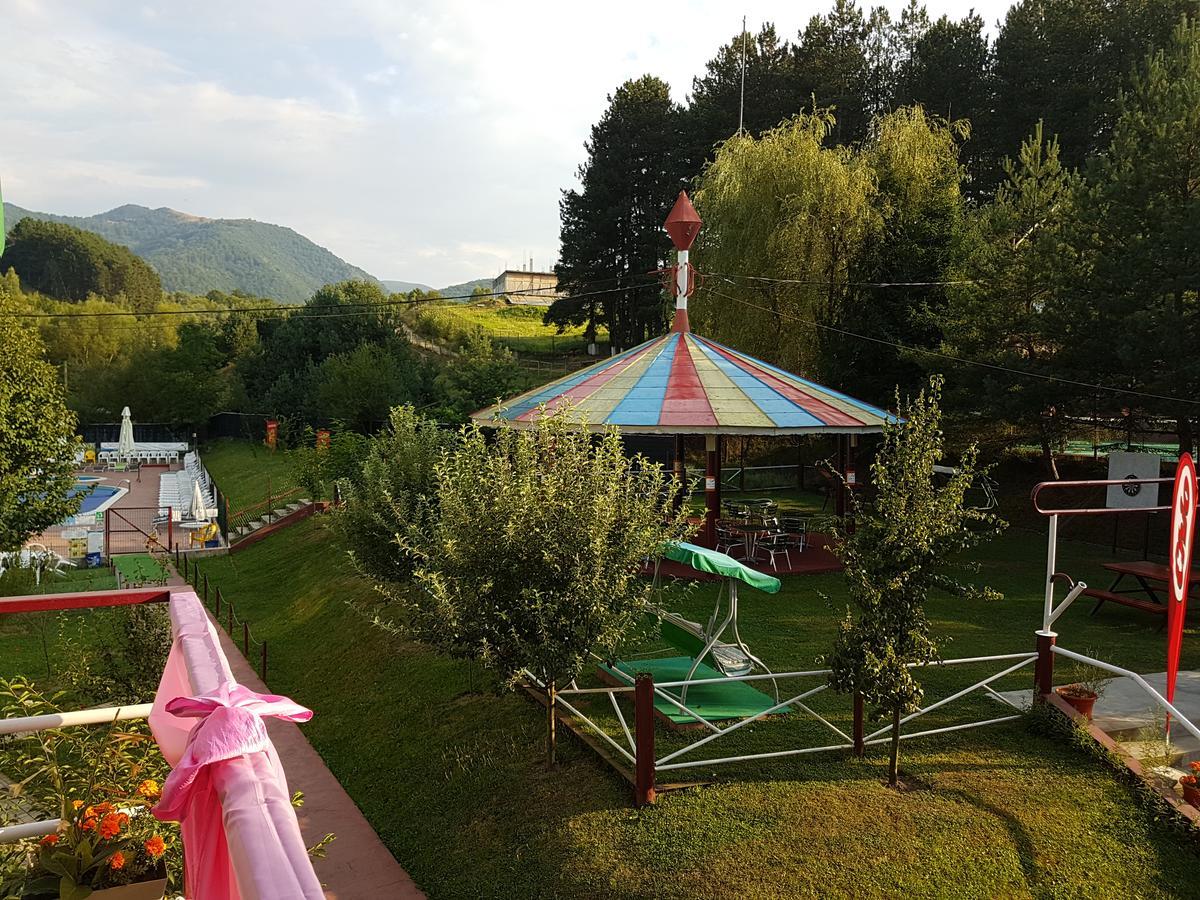 Cabana Pensiune La Brazi Vulcan  Zewnętrze zdjęcie